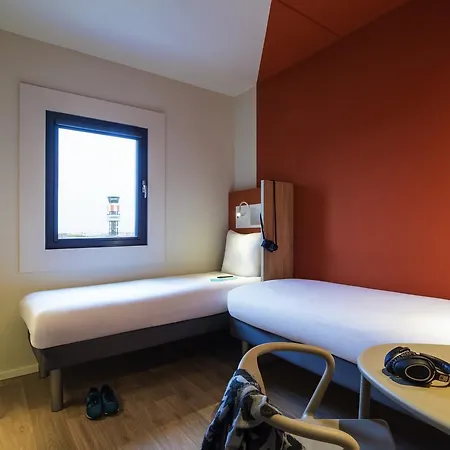 Ibis Budget The Hague Airport מלון
